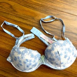 NEVER WORN! Victoria Secret blue and white laced bra. Size 36B.